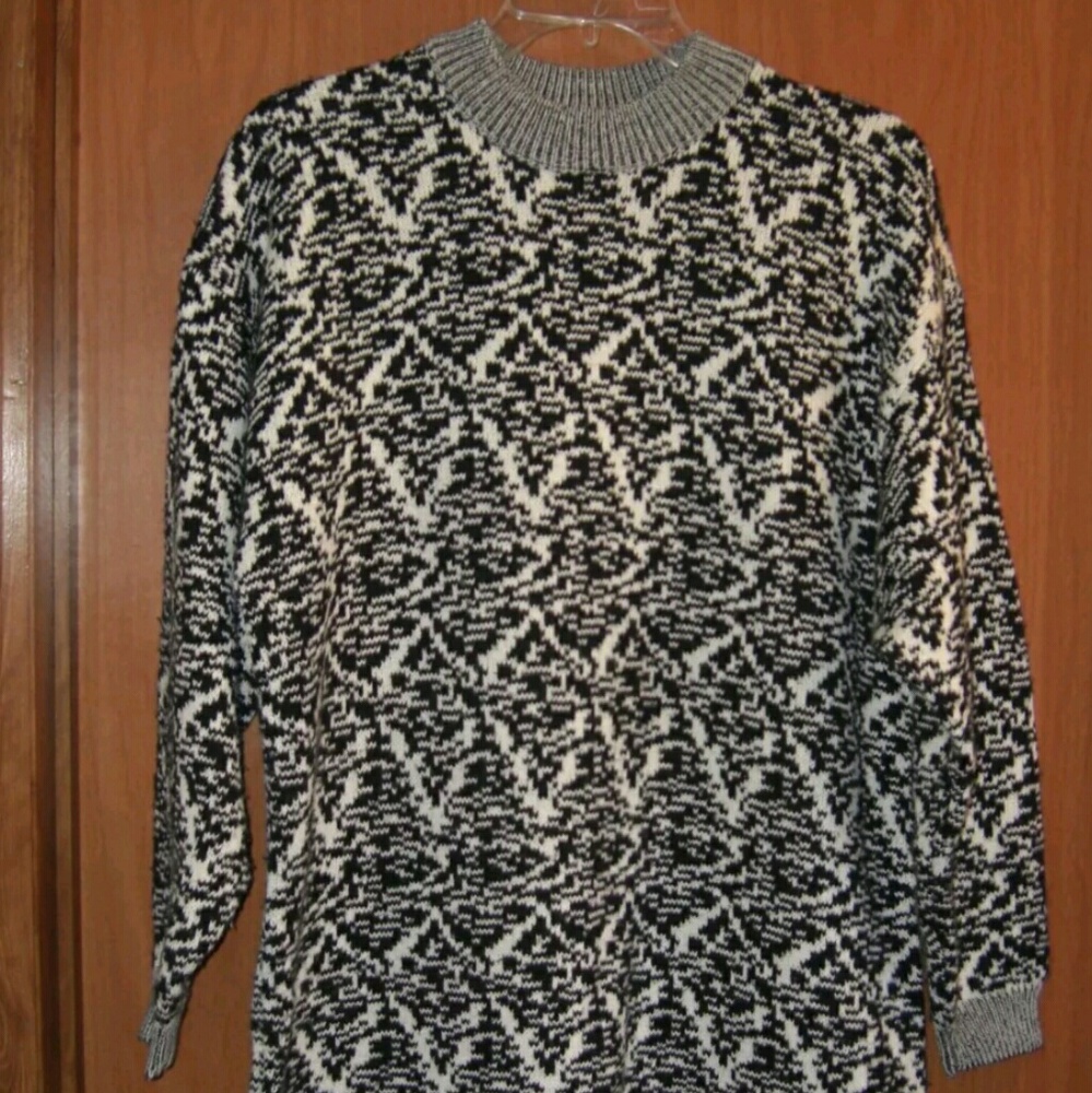 Organically Grown Geometric Shark Bite Sweater